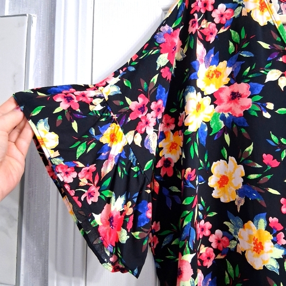 Bright Night Blooms Top Haptics By Designer Holly Harper Ruffle Sleeve Plus Size - Picture 5 of 14